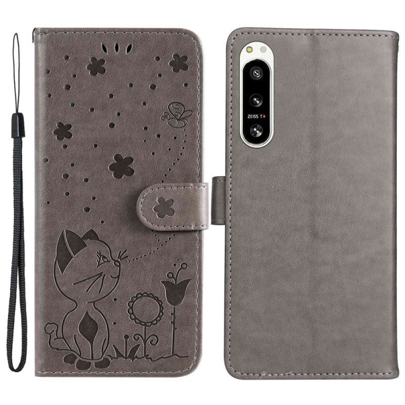 Flipové Pouzdro Na Sony Xperia 5 IV Na Lana Kočka A Včela Se Šňůrkou